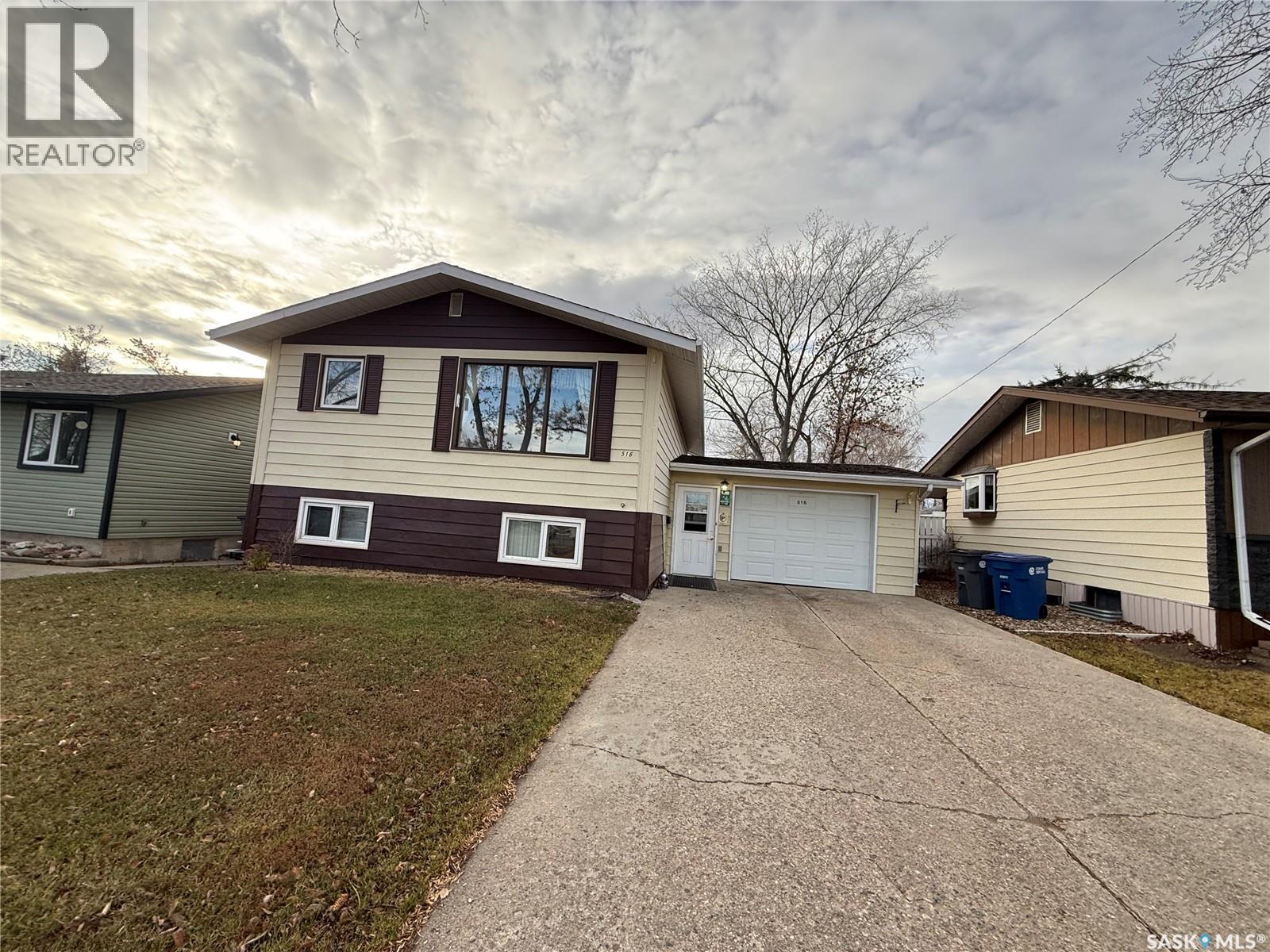 516 6th Avenue E, Assiniboia, Saskatchewan  S0H 0B0 - Photo 2 - SK024180