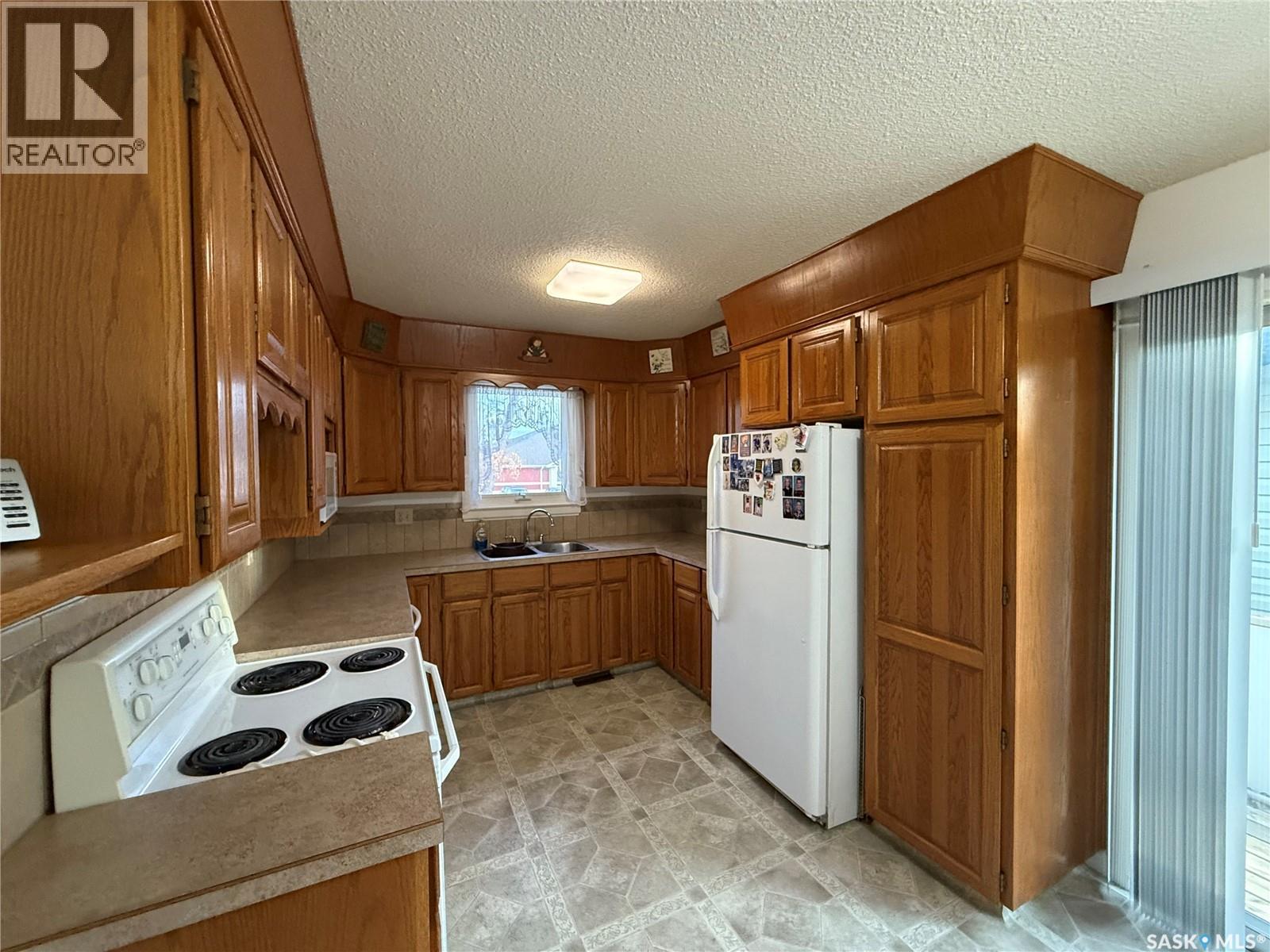 516 6th Avenue E, Assiniboia, Saskatchewan  S0H 0B0 - Photo 6 - SK024180