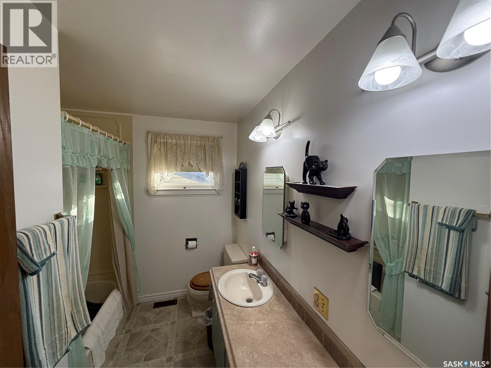 516 6th Avenue E, Assiniboia, Saskatchewan  S0H 0B0 - Photo 7 - SK024180