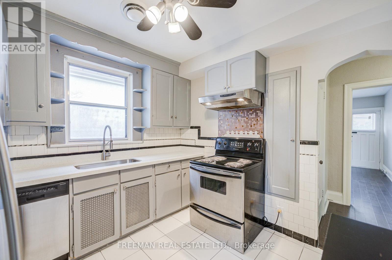 2nd Fl - 723 Euclid Avenue, Toronto, Ontario  M6G 2V1 - Photo 11 - C12552678