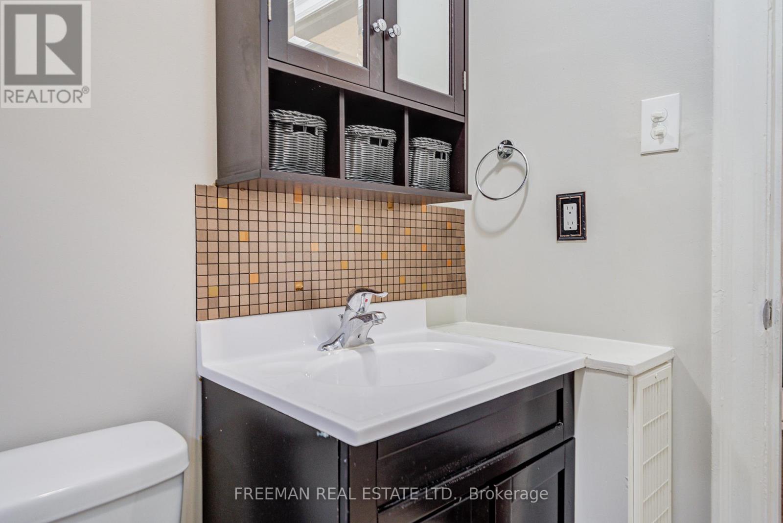 2nd Fl - 723 Euclid Avenue, Toronto, Ontario  M6G 2V1 - Photo 18 - C12552678
