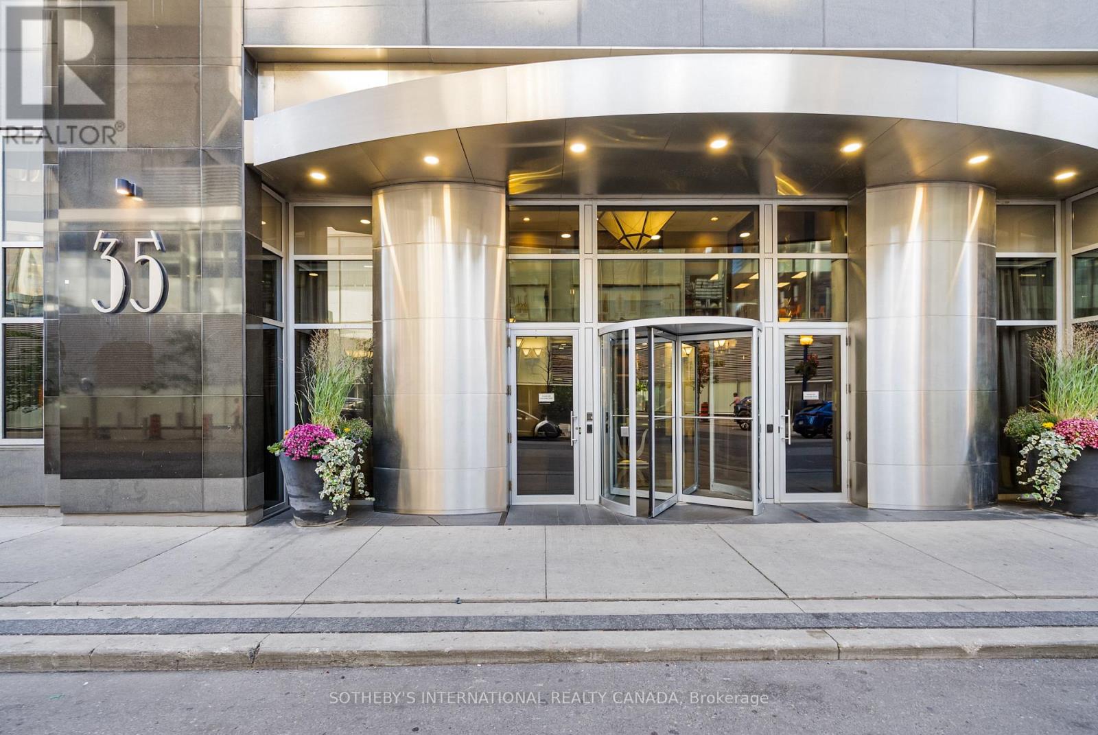 2006 - 35 BALMUTO STREET, Toronto, Ontario