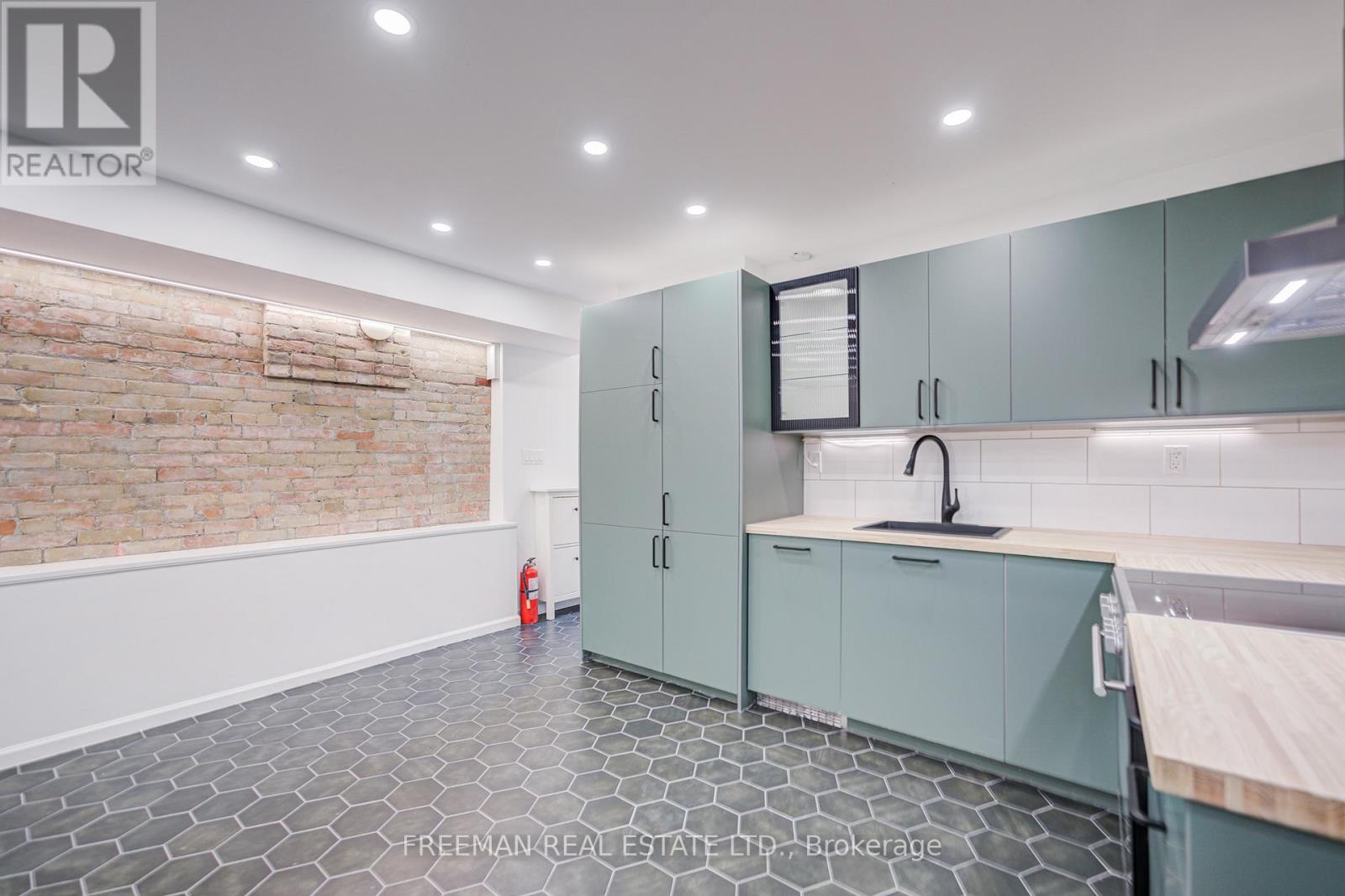 Bsmt - 470 Grace Street, Toronto, Ontario  M6G 3A9 - Photo 24 - C12552718