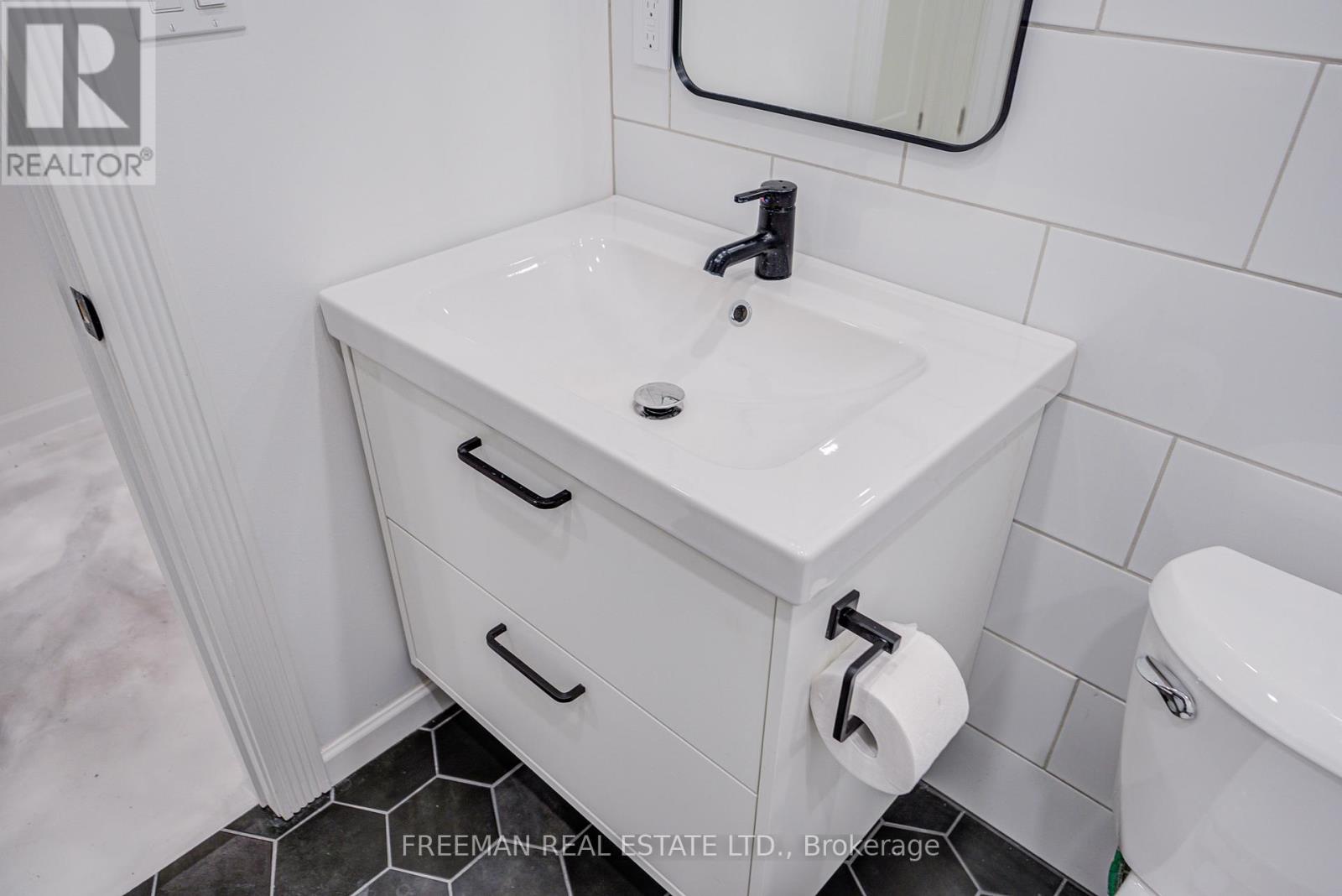 Bsmt - 470 Grace Street, Toronto, Ontario  M6G 3A9 - Photo 35 - C12552718