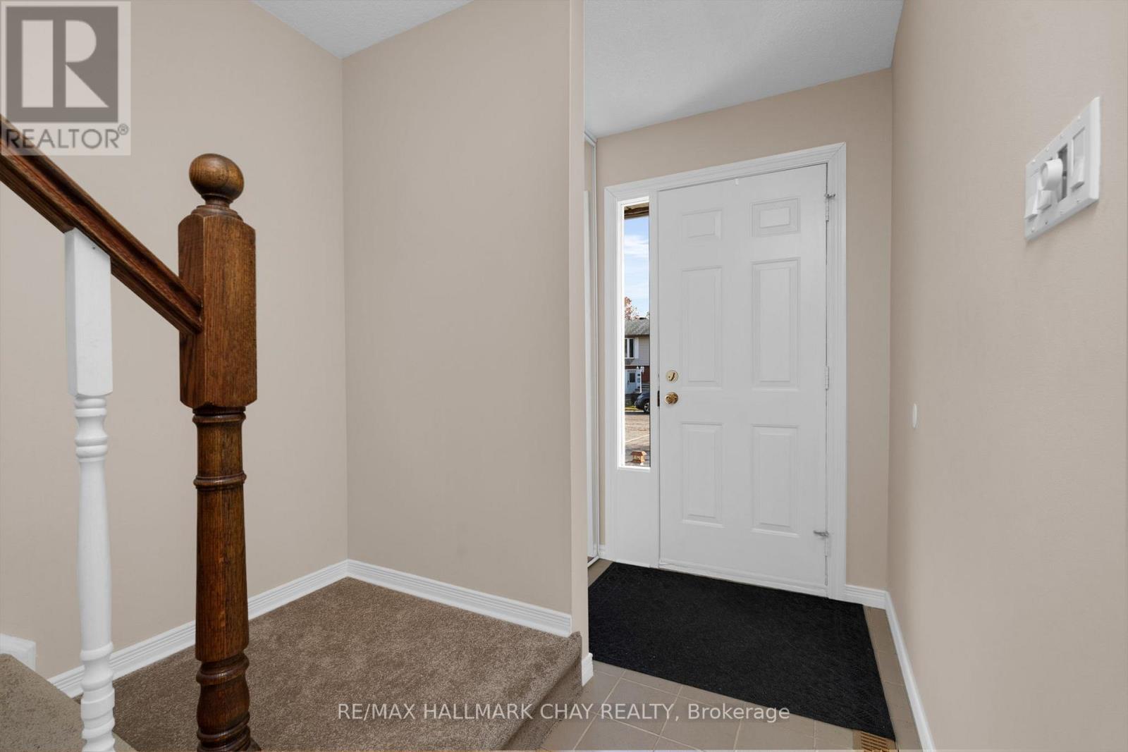 32 Janice Drive, Barrie, Ontario  L4N 5N4 - Photo 4 - S12552712