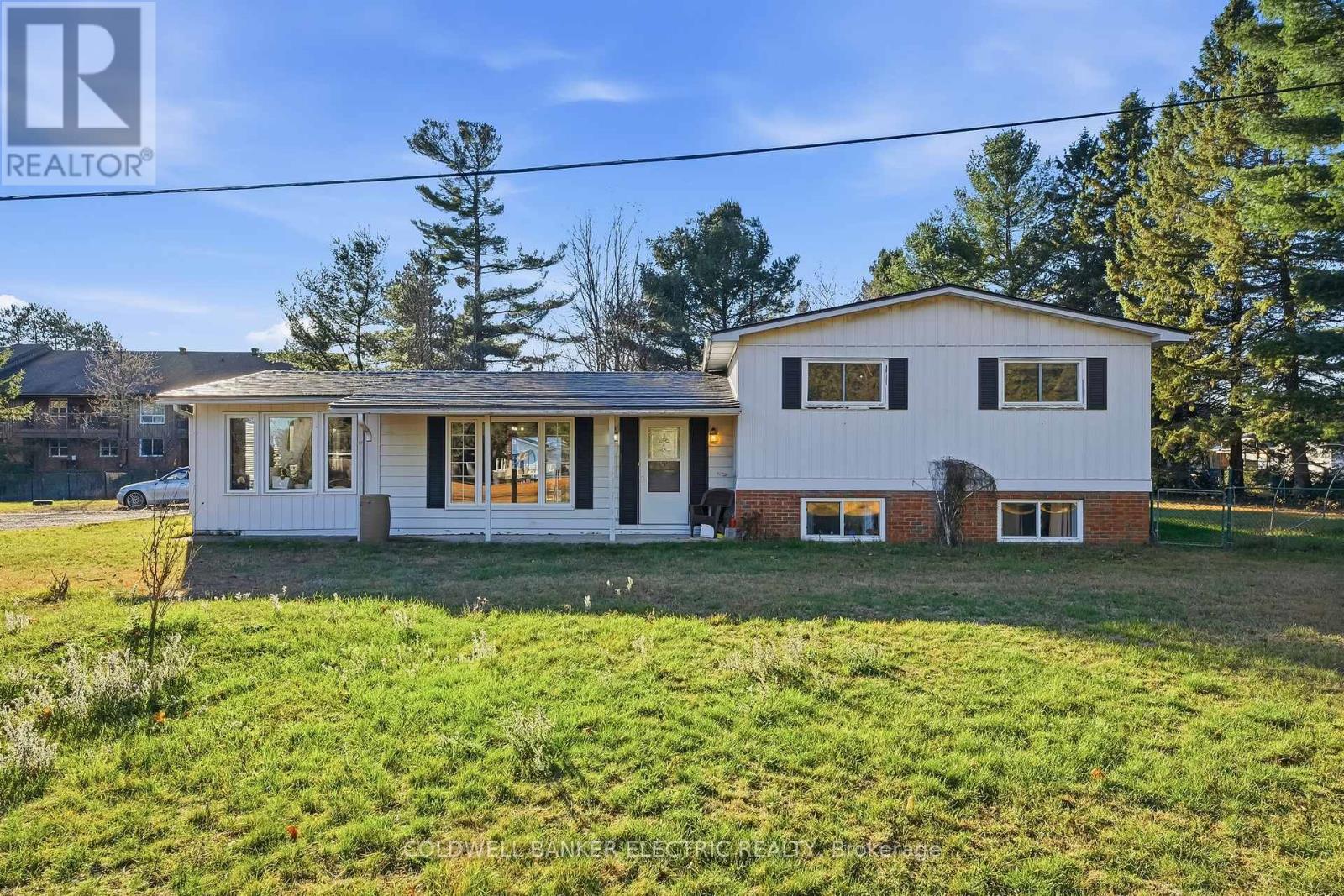 62 AIRPORT ROAD, Addington Highlands, Ontario