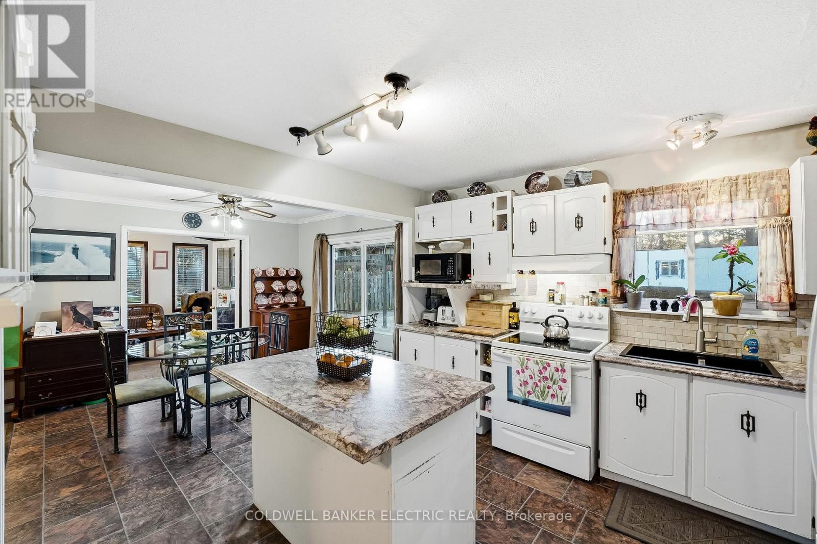 62 Airport Road, Addington Highlands, Ontario  K0H 2G0 - Photo 13 - X12552780