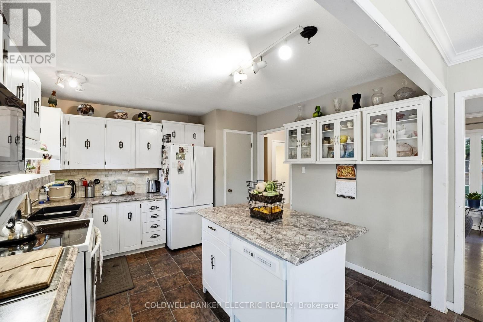 62 Airport Road, Addington Highlands, Ontario  K0H 2G0 - Photo 15 - X12552780