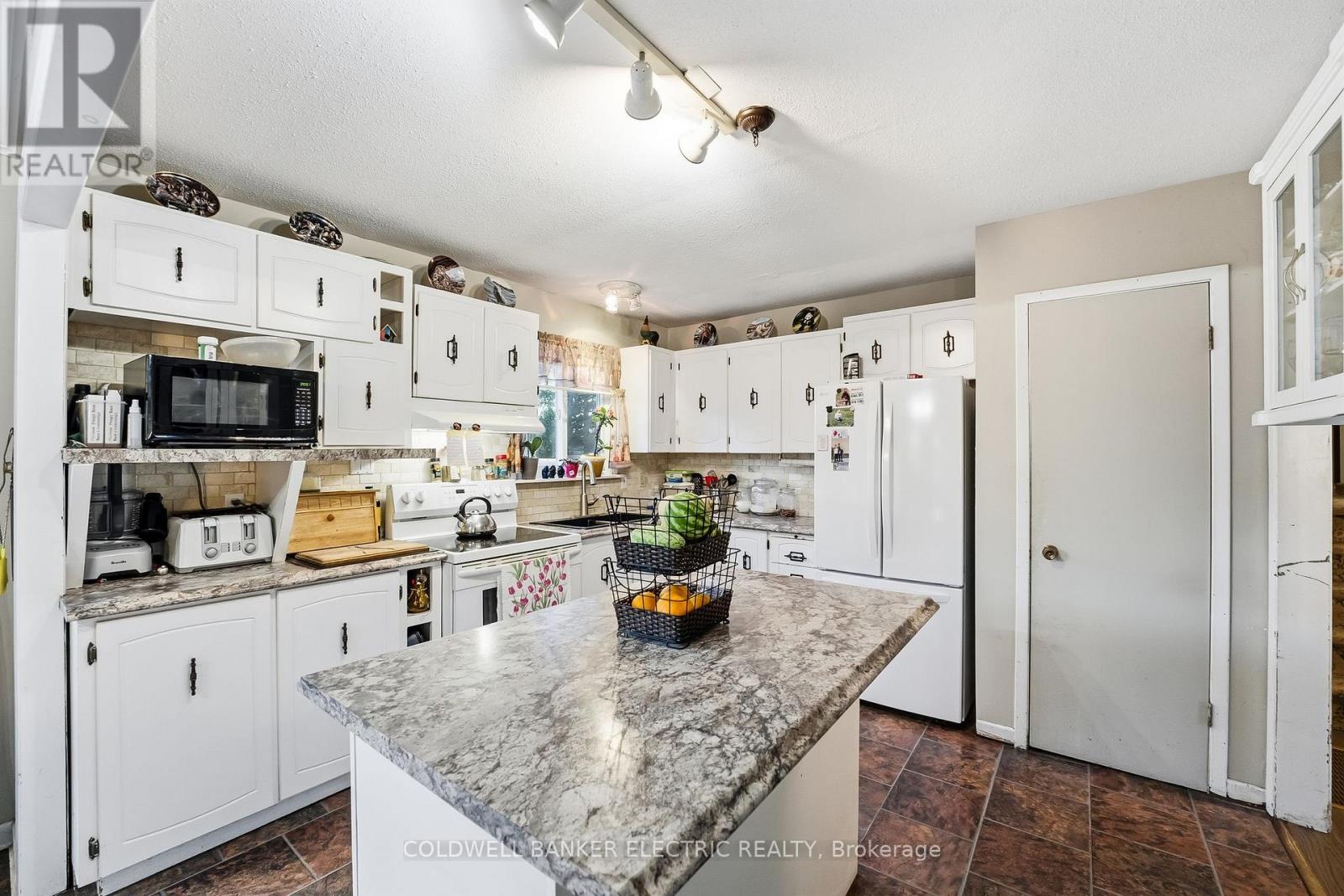 62 Airport Road, Addington Highlands, Ontario  K0H 2G0 - Photo 16 - X12552780