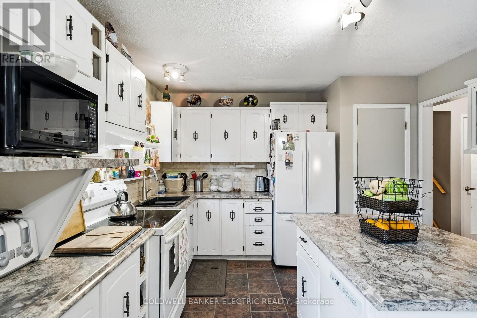 62 Airport Road, Addington Highlands, Ontario  K0H 2G0 - Photo 17 - X12552780