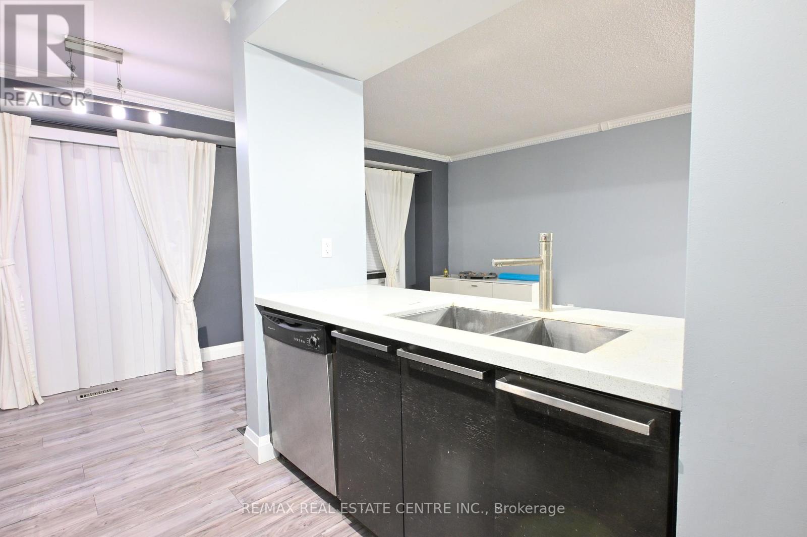 51 - 1484 Torrington Drive, Mississauga, Ontario  L5V 1Y2 - Photo 14 - W12552652