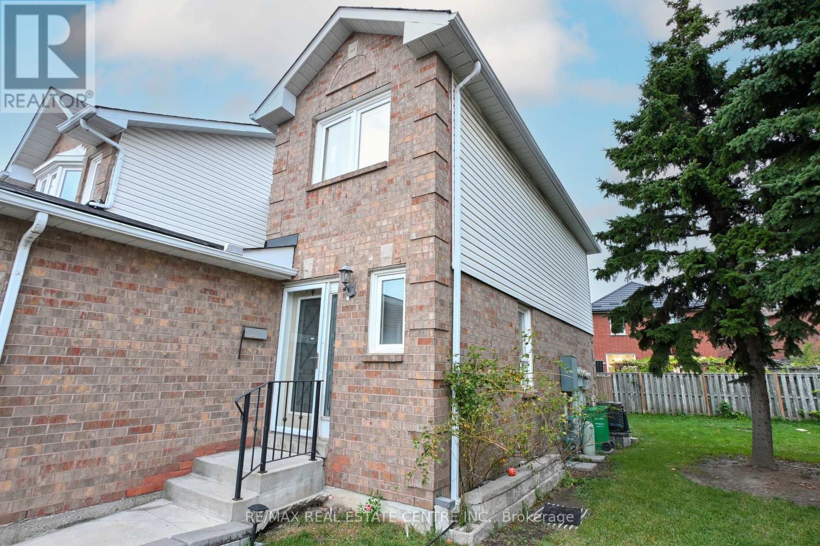 51 - 1484 Torrington Drive, Mississauga, Ontario  L5V 1Y2 - Photo 5 - W12552652