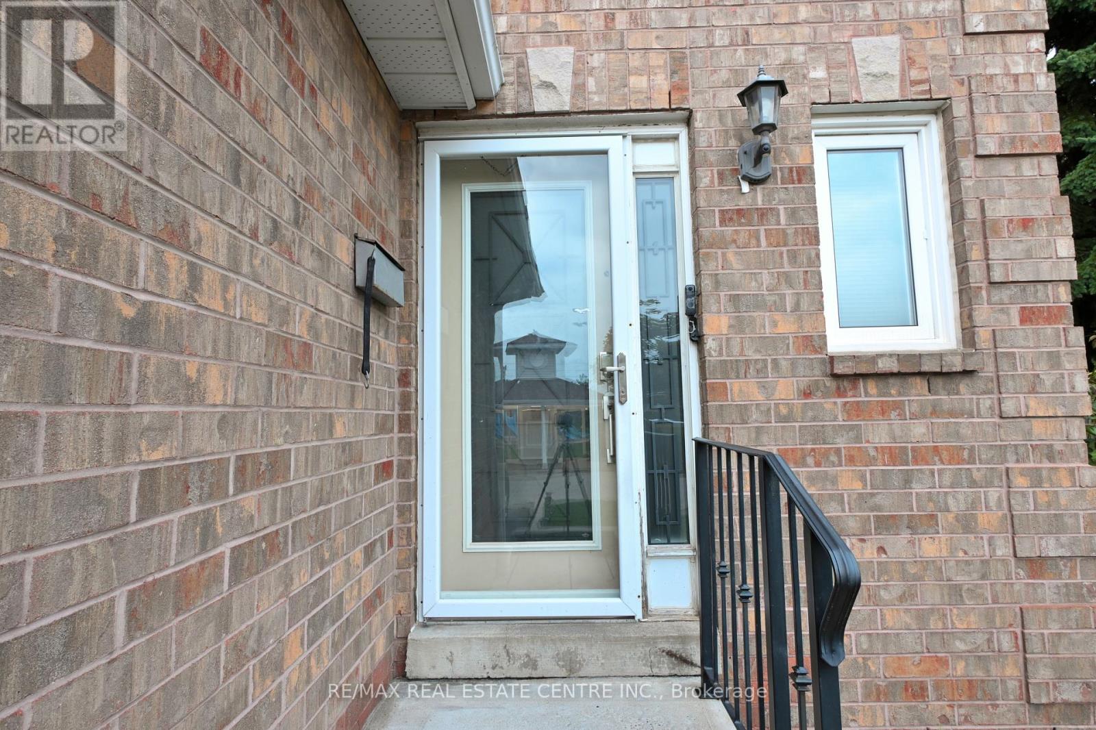 51 - 1484 Torrington Drive, Mississauga, Ontario  L5V 1Y2 - Photo 6 - W12552652