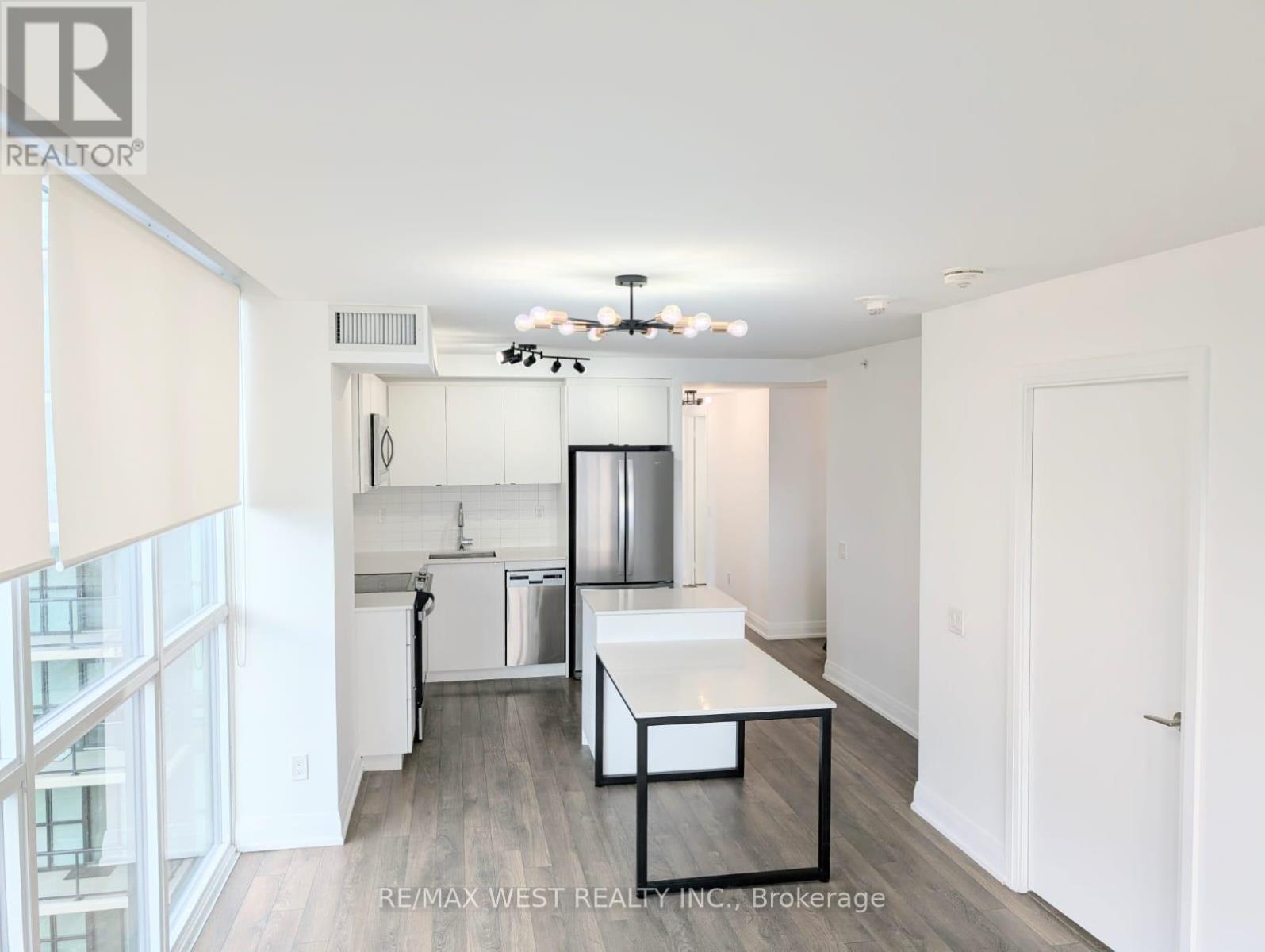 1710 - 1461 Lawrence Avenue, Toronto, Ontario  M6L 0A6 - Photo 2 - W12552686