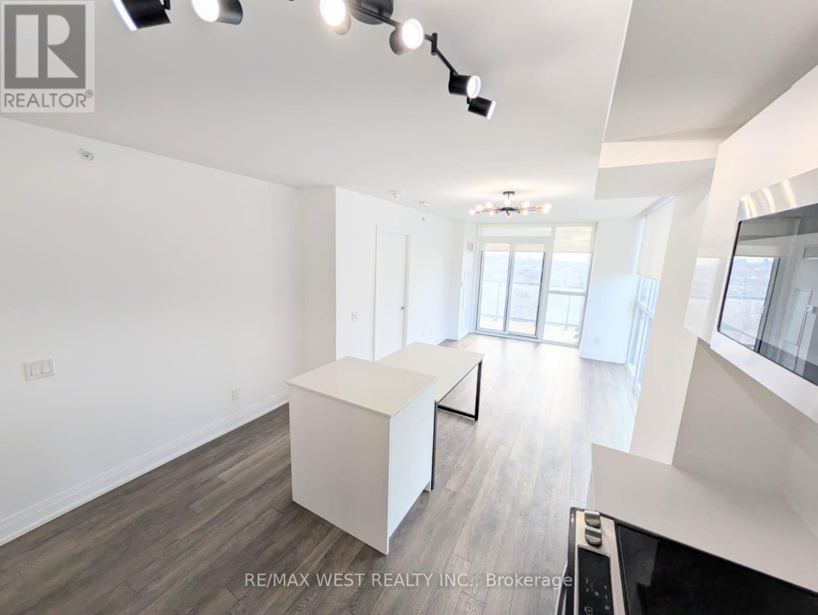 1710 - 1461 Lawrence Avenue, Toronto, Ontario  M6L 0A6 - Photo 3 - W12552686