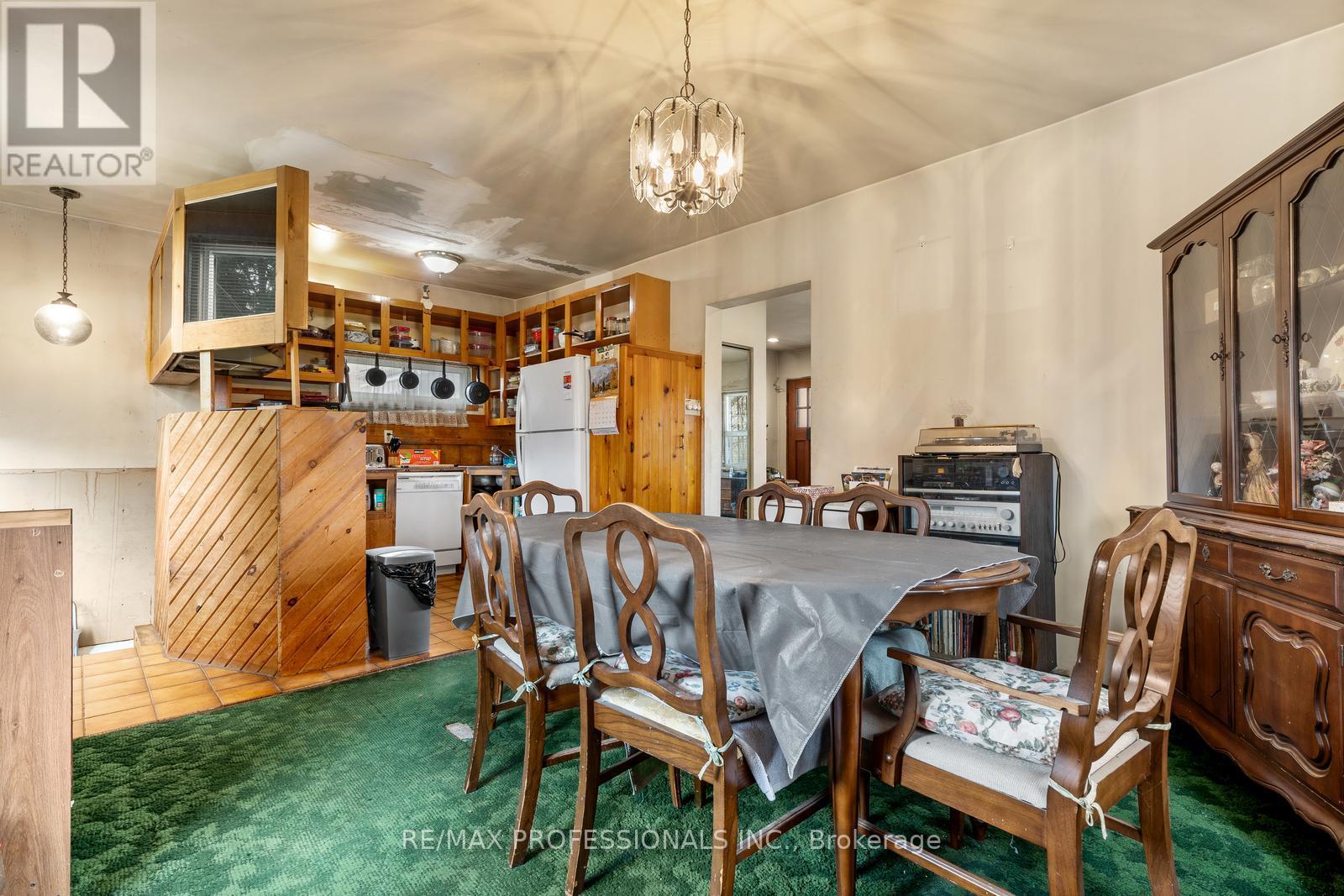 16 Cliff Street, Toronto, Ontario  M6N 4L6 - Photo 10 - W12552696