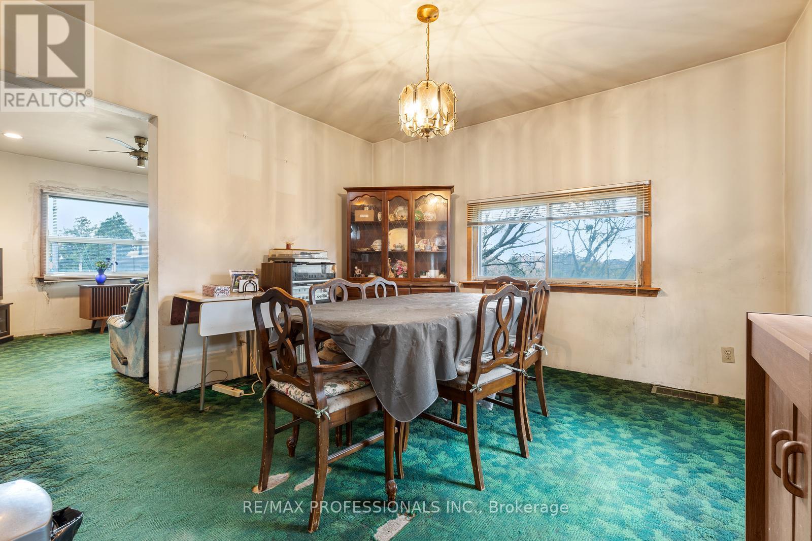 16 Cliff Street, Toronto, Ontario  M6N 4L6 - Photo 9 - W12552696