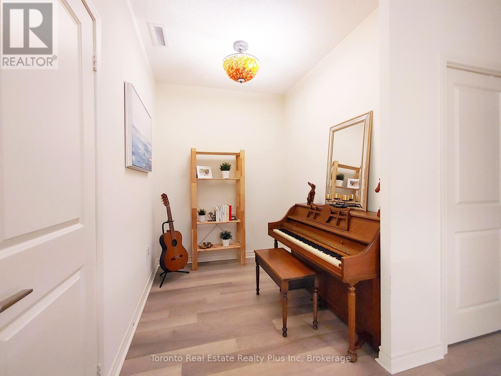 403 - 39 Annie Craig Drive, Toronto, Ontario  M8V 0H1 - Photo 7 - W12552720