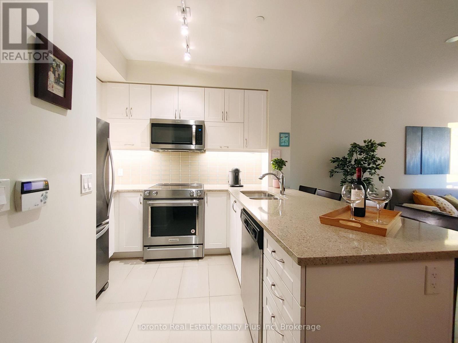 403 - 39 Annie Craig Drive, Toronto, Ontario  M8V 0H1 - Photo 8 - W12552720