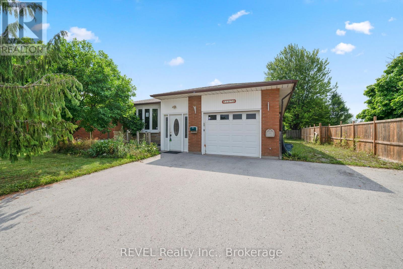 167 Wellington Street, Welland, Ontario  L3B 3N2 - Photo 1 - X12552828