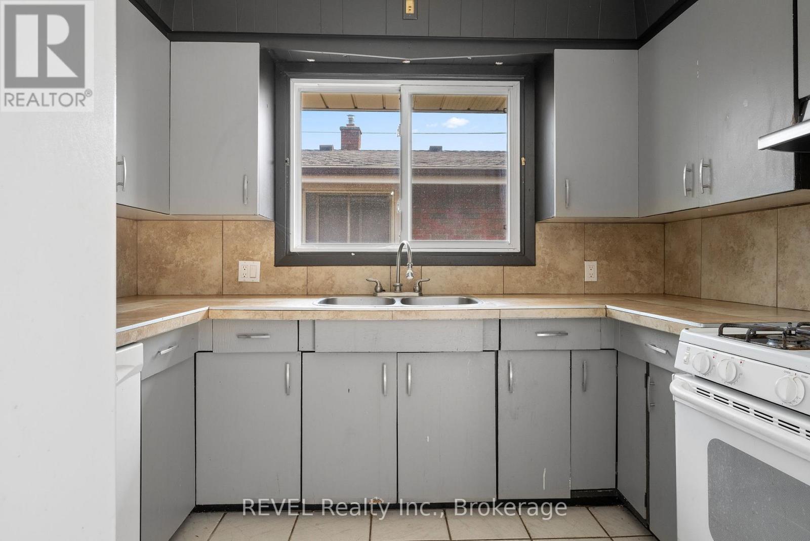 167 Wellington Street, Welland, Ontario  L3B 3N2 - Photo 13 - X12552828