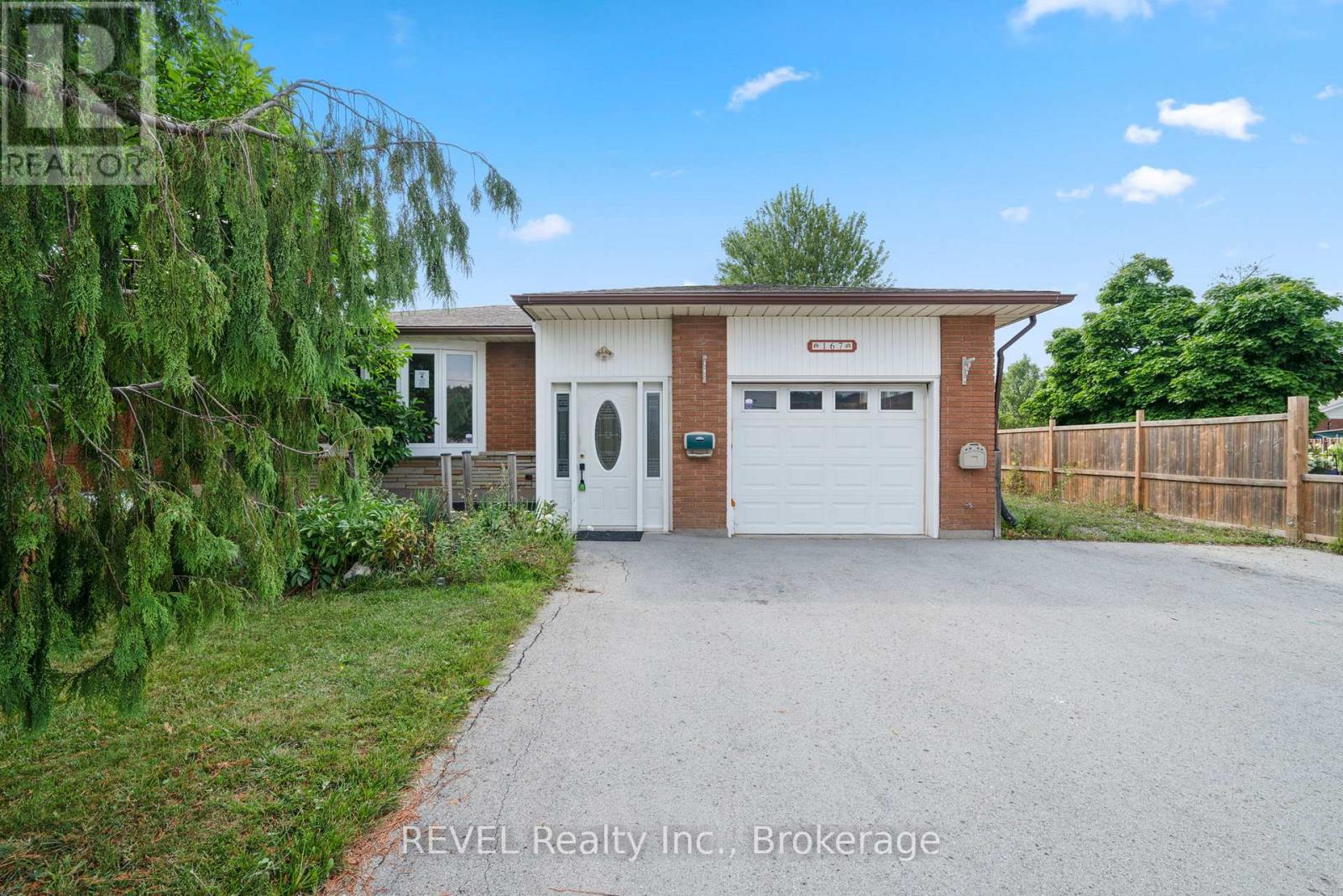 167 Wellington Street, Welland, Ontario  L3B 3N2 - Photo 2 - X12552828