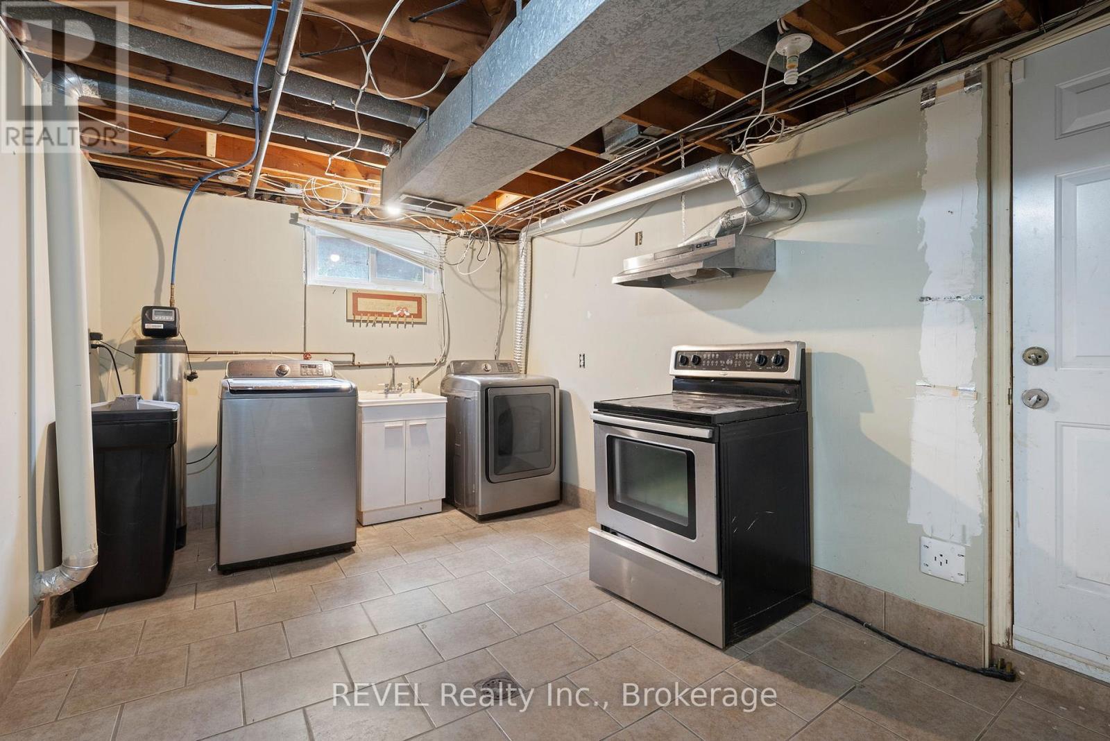 167 Wellington Street, Welland, Ontario  L3B 3N2 - Photo 33 - X12552828