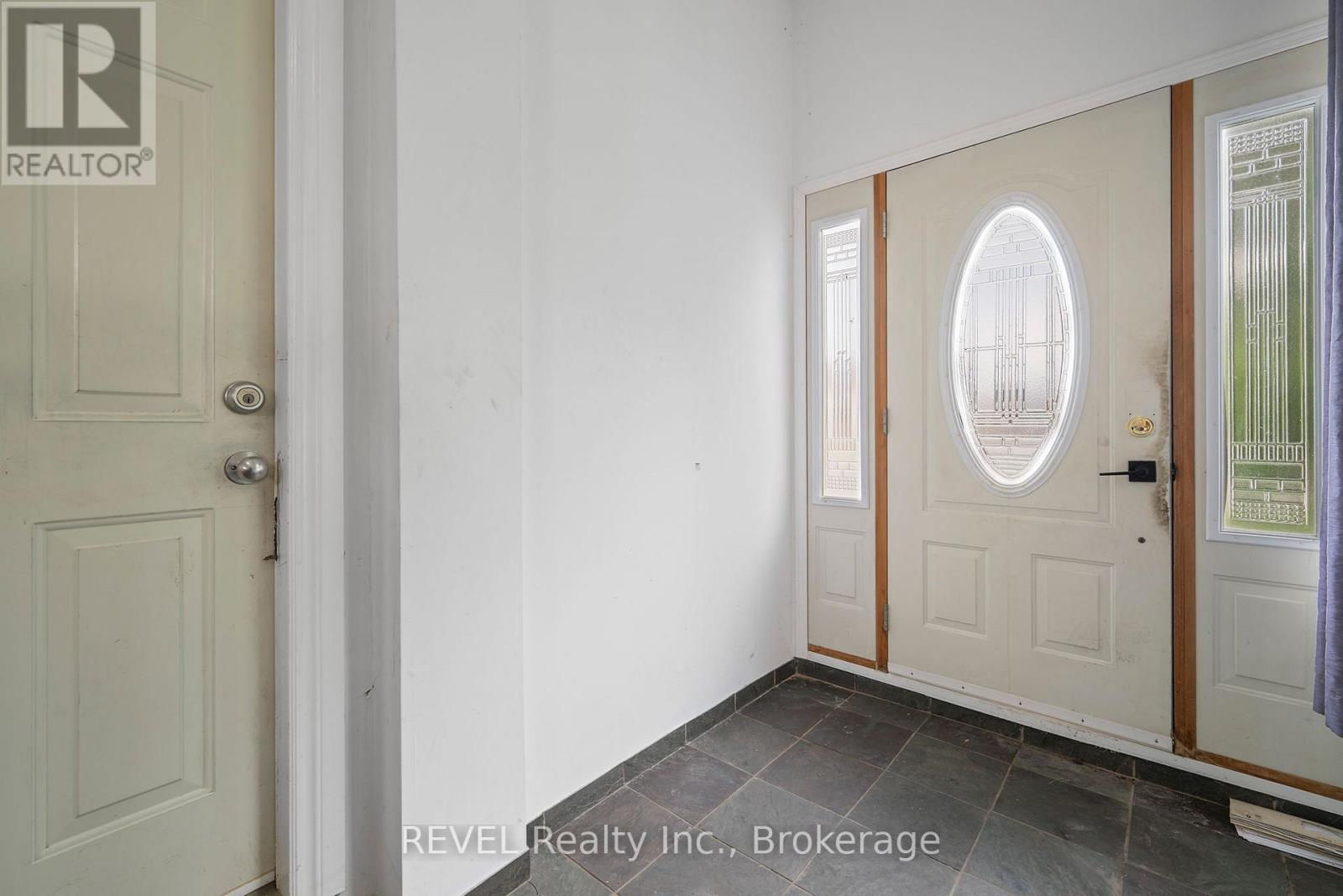 167 Wellington Street, Welland, Ontario  L3B 3N2 - Photo 6 - X12552828