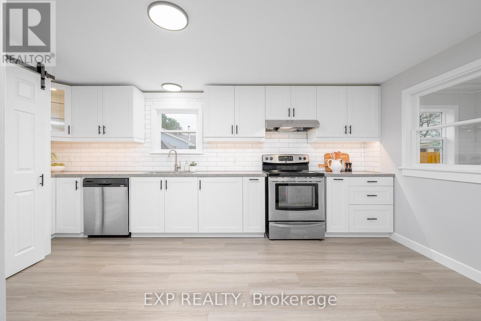 46 Young Street, Hastings Highlands, Ontario  K0L 2S0 - Photo 12 - X12552682