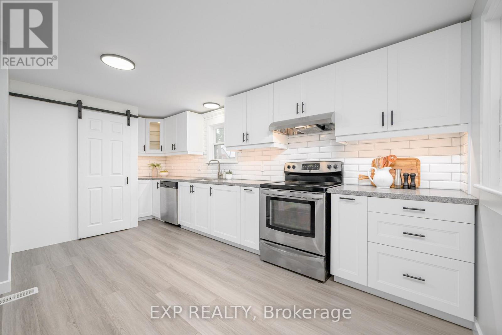 46 Young Street, Hastings Highlands, Ontario  K0L 2S0 - Photo 13 - X12552682