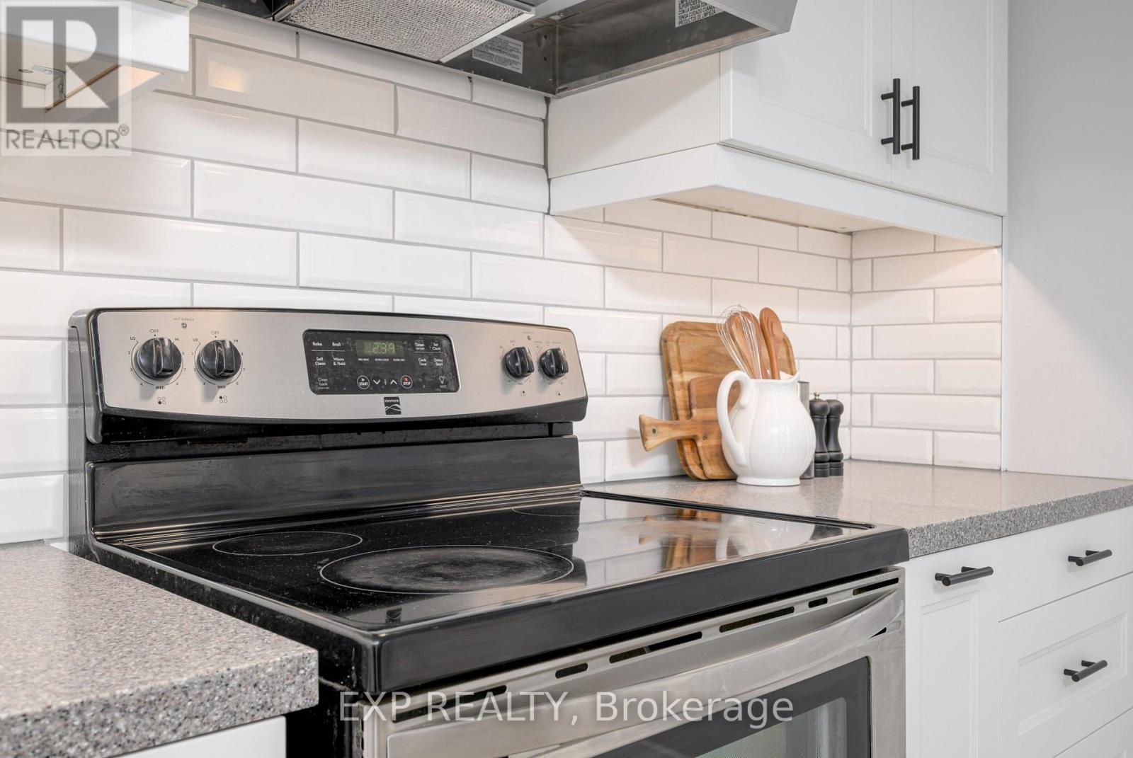 46 Young Street, Hastings Highlands, Ontario  K0L 2S0 - Photo 14 - X12552682