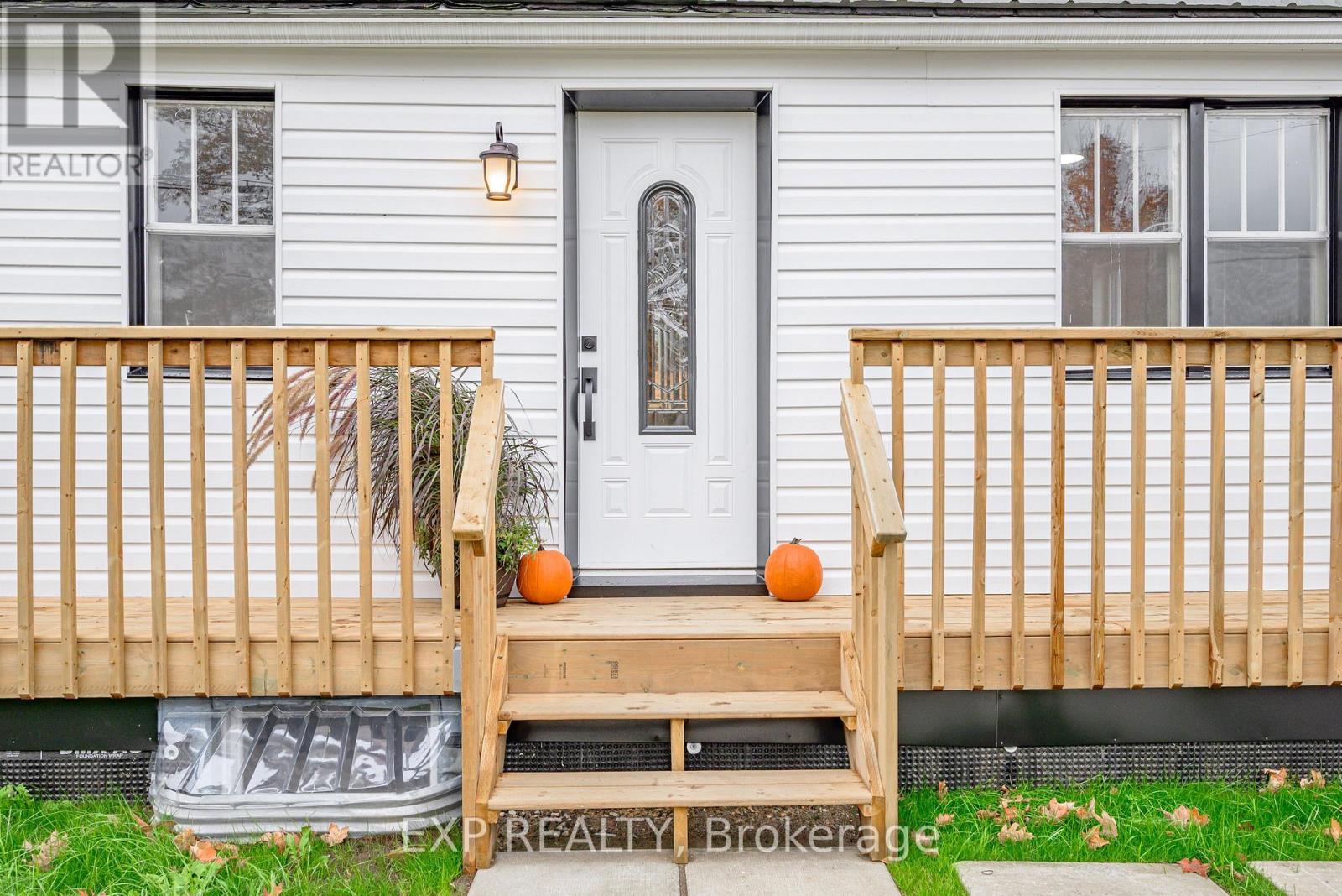 46 Young Street, Hastings Highlands, Ontario  K0L 2S0 - Photo 3 - X12552682