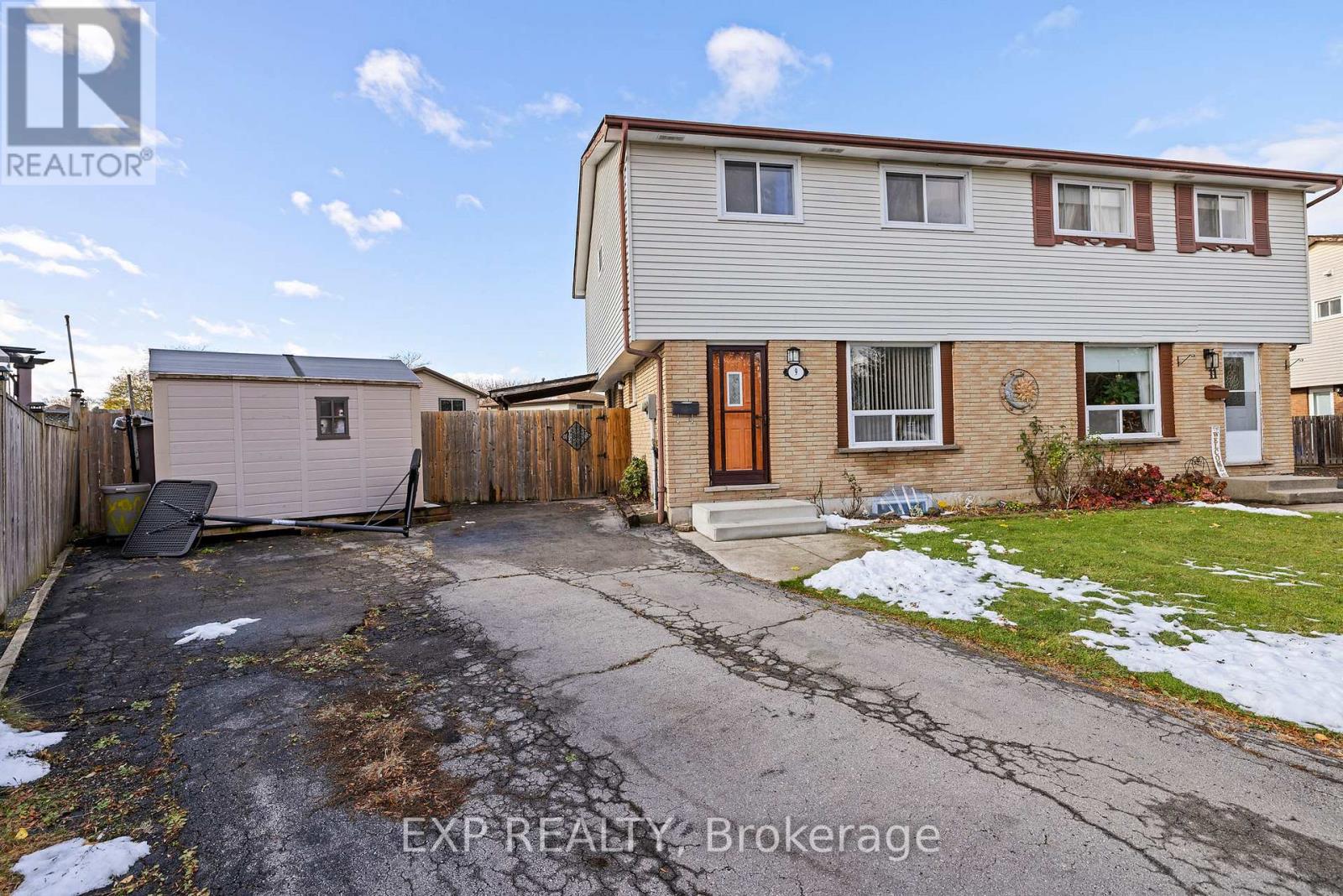 9 CLEVELAND PLACE, Hamilton, Ontario