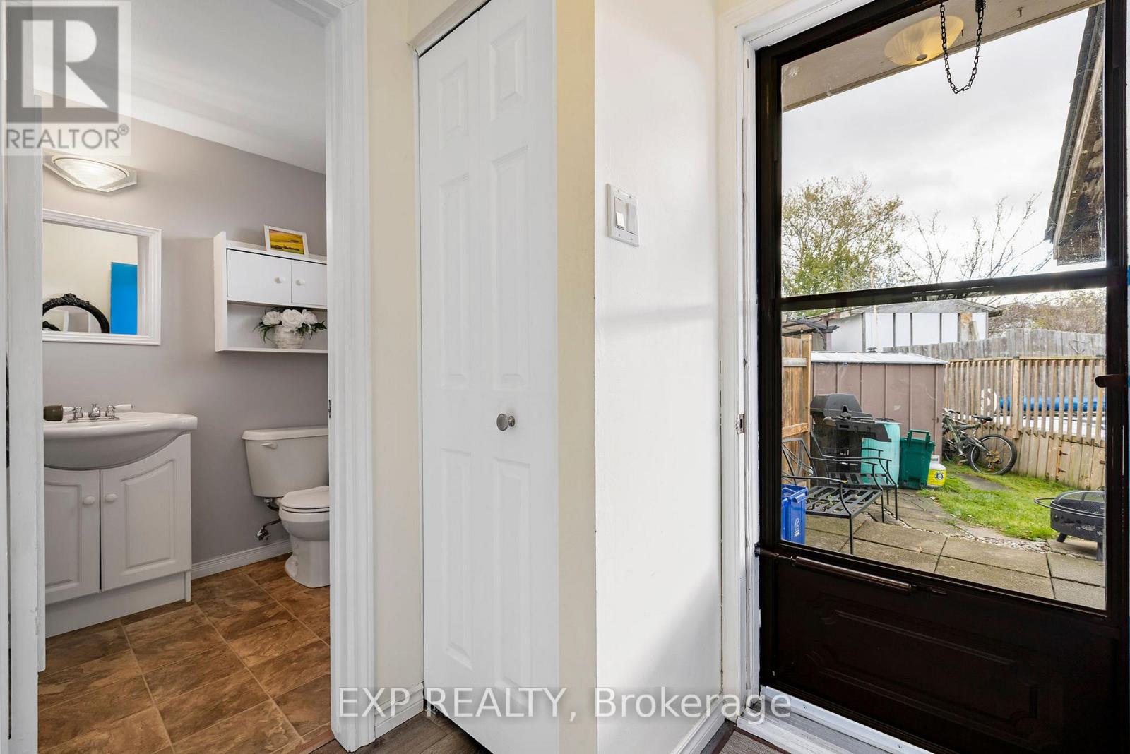 9 Cleveland Place, Hamilton, Ontario  L8J 1M9 - Photo 15 - X12552754