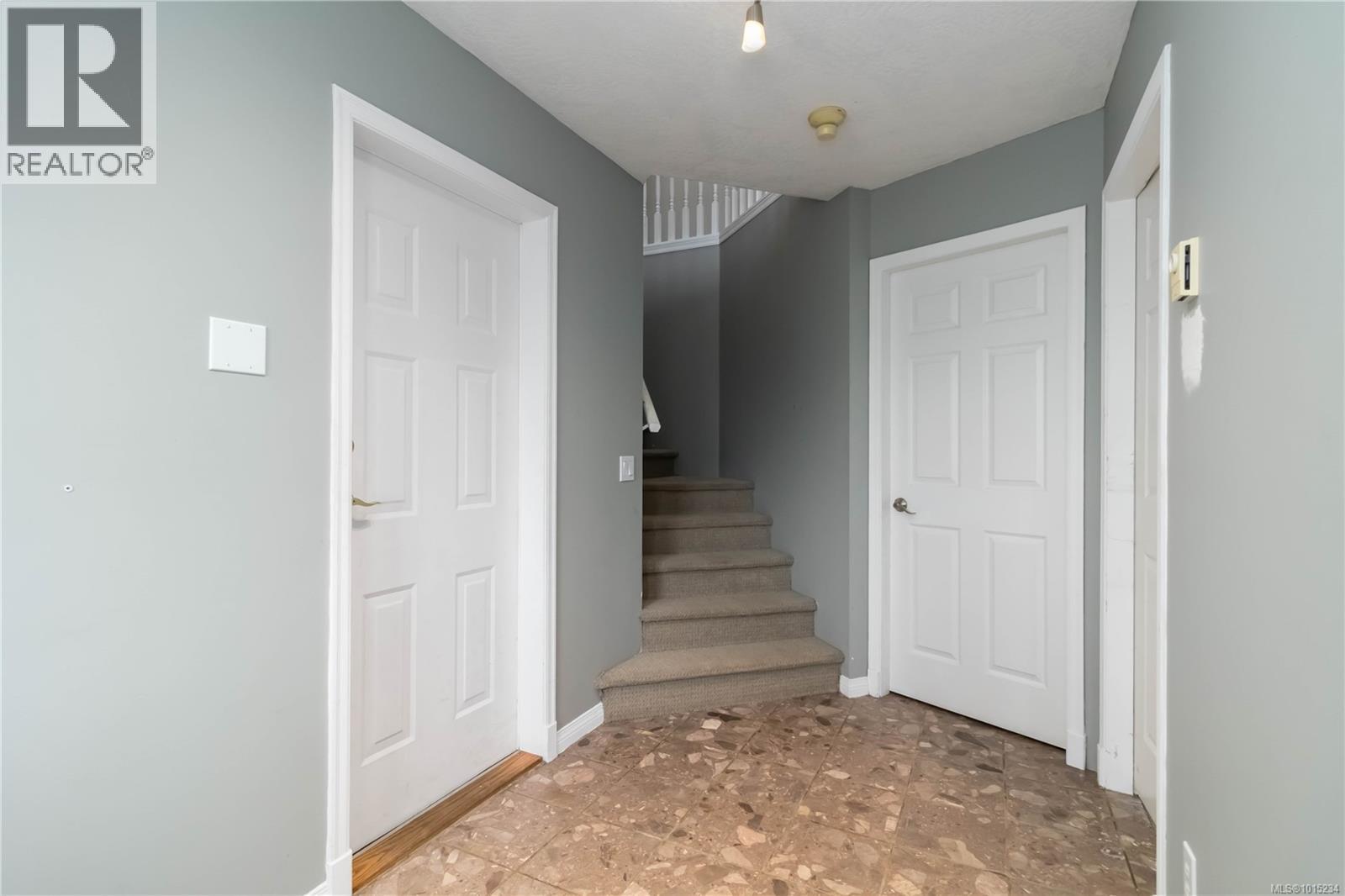 2344 Ocean Ave, Sidney, British Columbia  V8L 4V9 - Photo 3 - 1015234