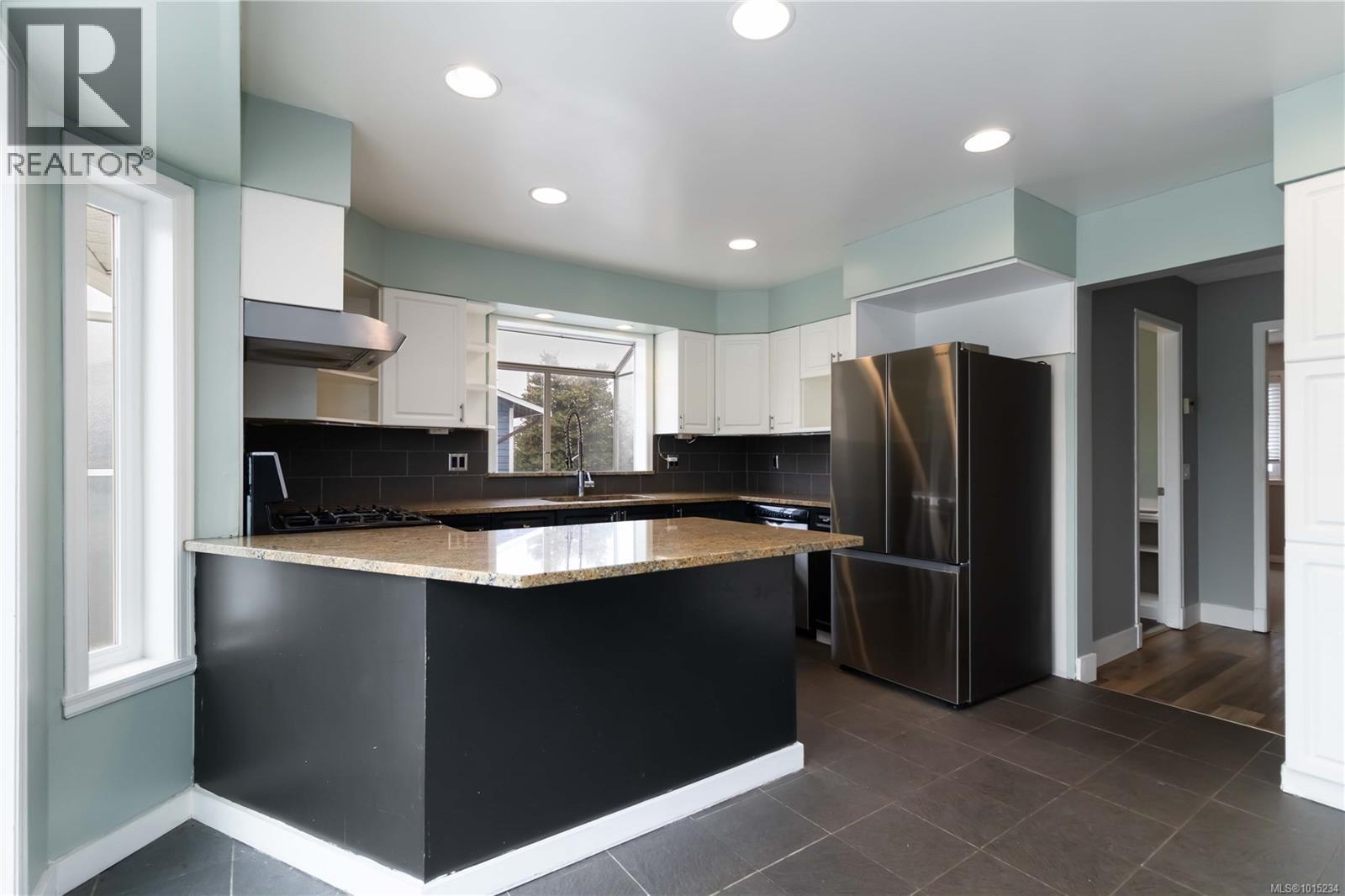 2344 Ocean Ave, Sidney, British Columbia  V8L 4V9 - Photo 7 - 1015234