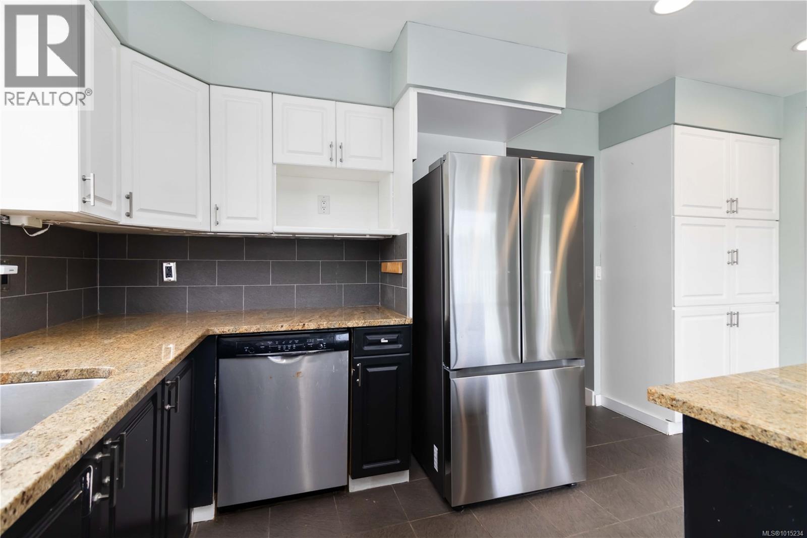 2344 Ocean Ave, Sidney, British Columbia  V8L 4V9 - Photo 8 - 1015234