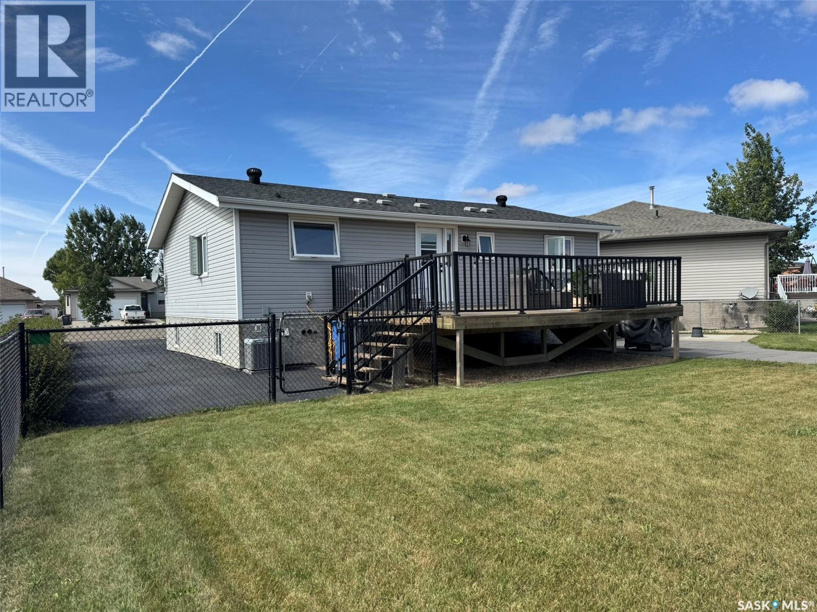 16 Manor Bay, Carlyle, Saskatchewan  S0C 0R0 - Photo 3 - SK024202