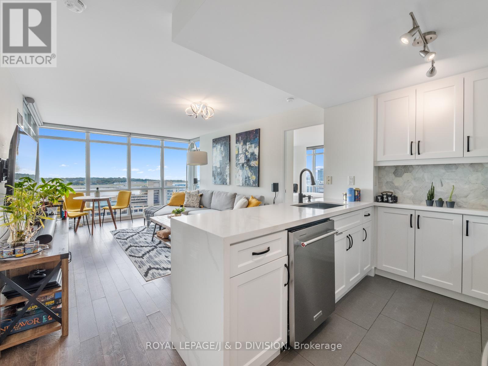 1812 - 15 Fort York Boulevard, Toronto, Ontario  M5V 3Y4 - Photo 6 - C12552782