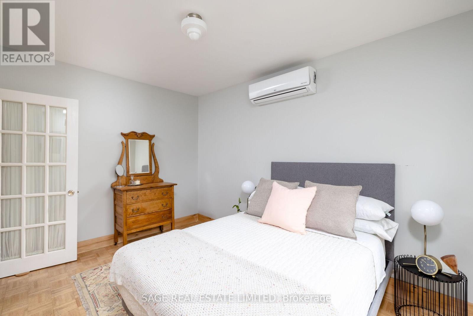 Main/upper - 927 Bathurst Street, Toronto, Ontario  M5R 3G4 - Photo 16 - C12552902