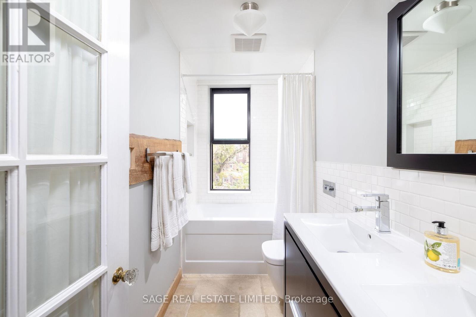 Main/upper - 927 Bathurst Street, Toronto, Ontario  M5R 3G4 - Photo 17 - C12552902