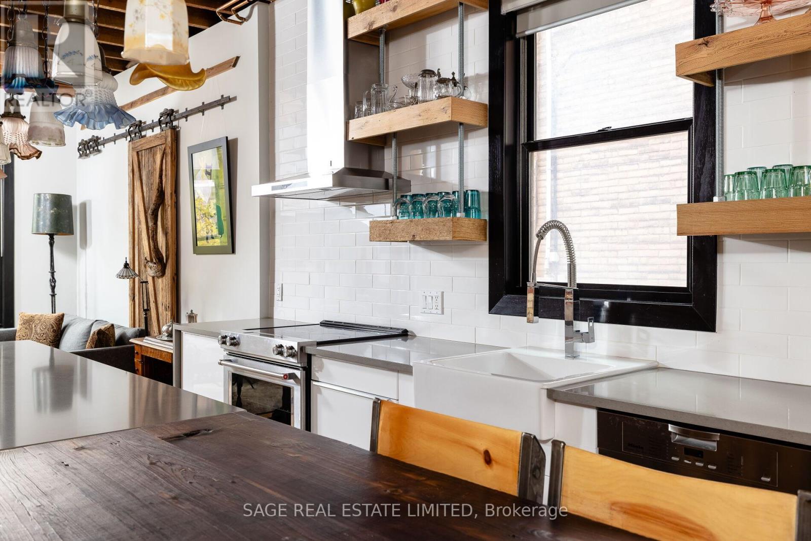 Main/upper - 927 Bathurst Street, Toronto, Ontario  M5R 3G4 - Photo 9 - C12552902