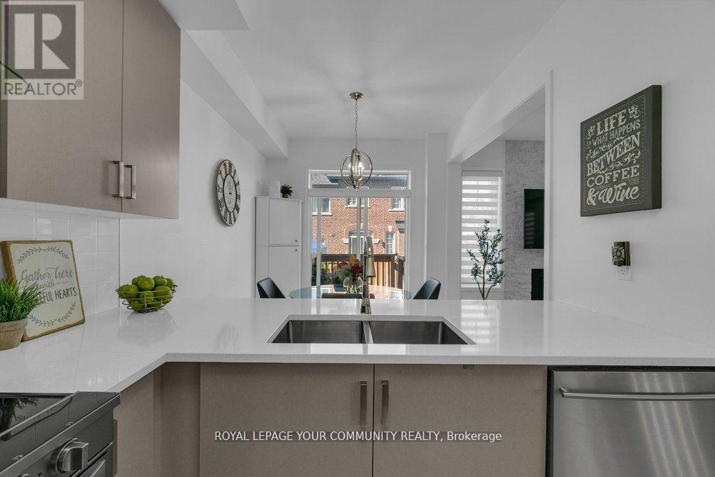 258 Harding Park Street, Newmarket, Ontario  L3Y 0E1 - Photo 19 - N12552954