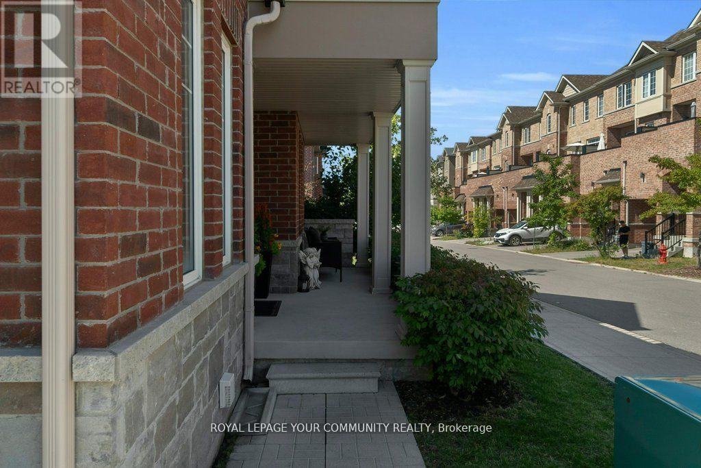 258 Harding Park Street, Newmarket, Ontario  L3Y 0E1 - Photo 3 - N12552954