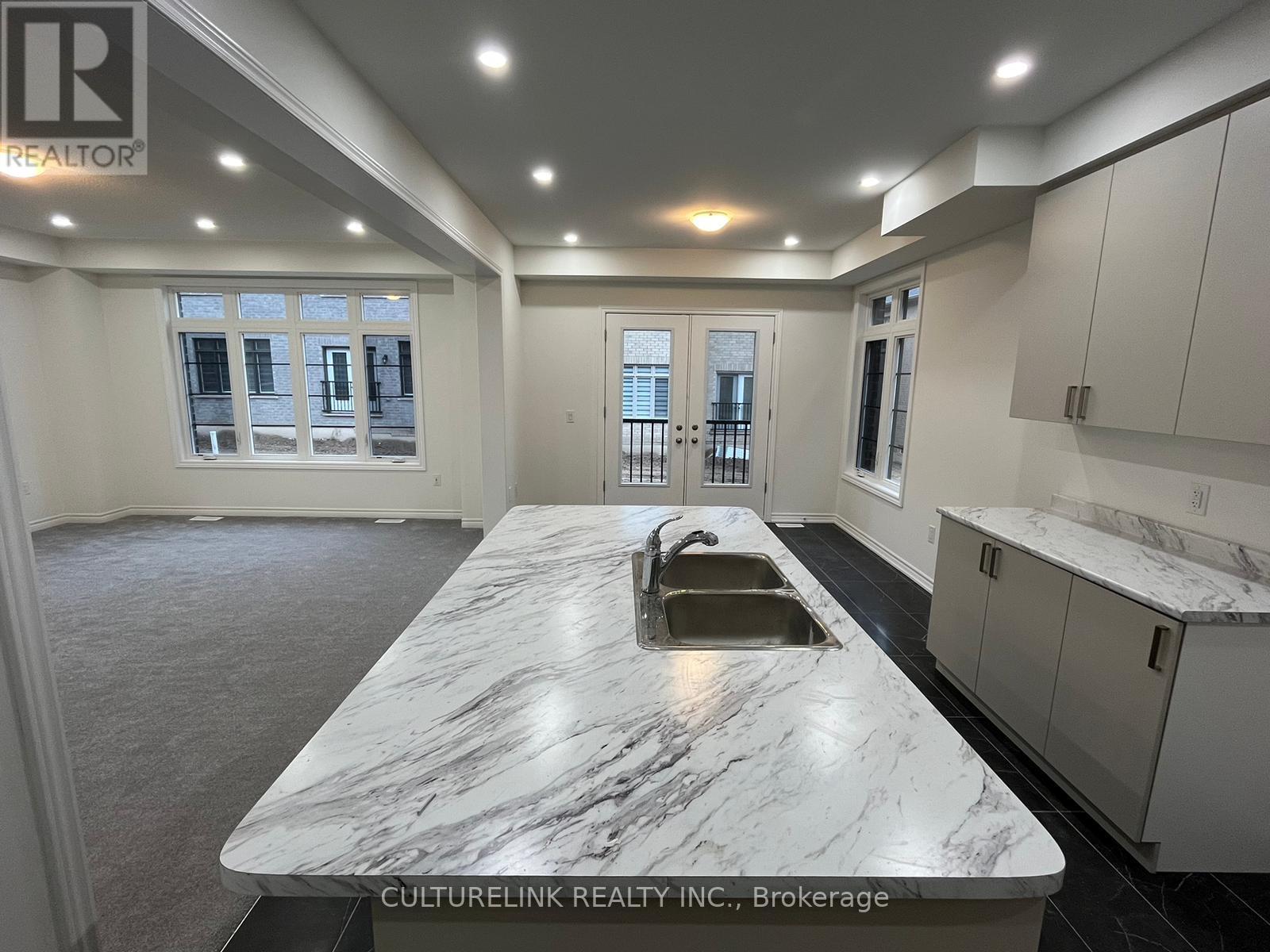 10 Sassafras Road, Springwater, Ontario  L9X 2C6 - Photo 3 - S12552768