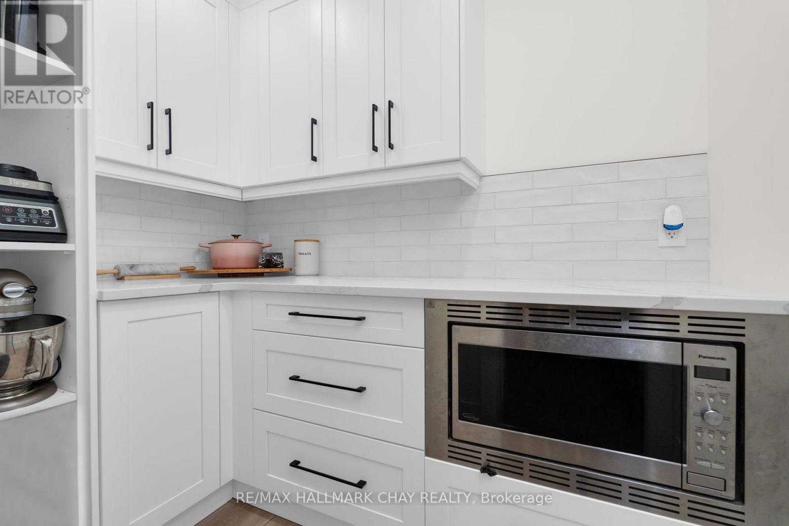 3 Heatherwood Drive, Springwater, Ontario  L9X 0N4 - Photo 9 - S12552934