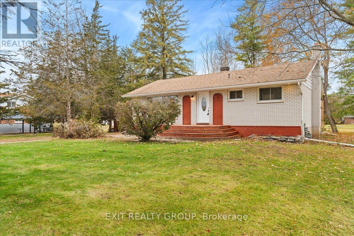 40 Hartsmere Road, Quinte West, Ontario K8V 5P4 - Photo 1 - X12553010