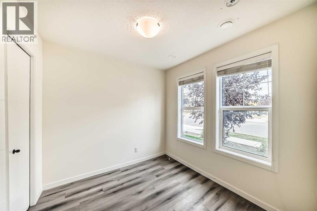 203 South Point Park Sw, Airdrie, Alberta  T4B 5G8 - Photo 4 - A2264535