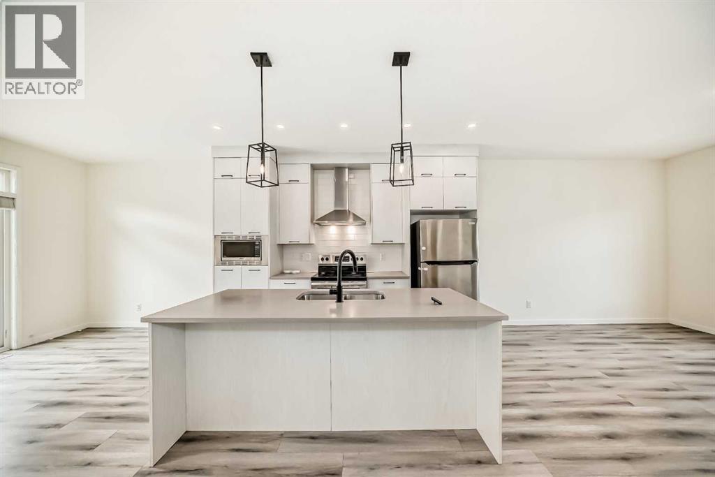 203 South Point Park Sw, Airdrie, Alberta  T4B 5G8 - Photo 6 - A2264535