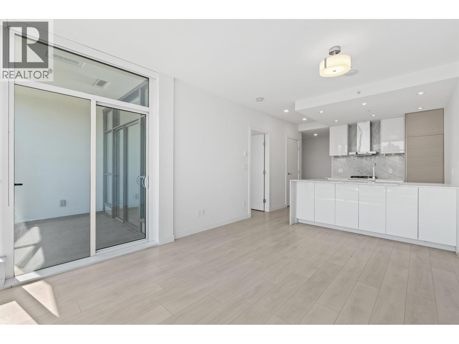 1501 6098 STATION STREET, Burnaby, British Columbia